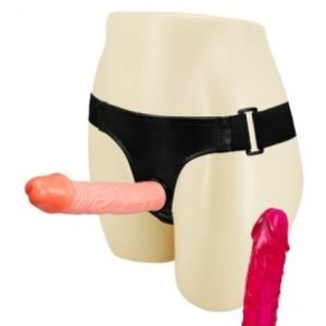 Gode ceinture 2 godes Fixation optimale du gode. Harnais réglable. 1 avec testicules et rose transparent taille 14,2cm - Diamètre 3cm Le second est veiné, couleur chair taille 20cm - Diamètre : 4,3cm