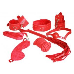 Corde de bondage environ 2m - Fouet similicuir 45 cm, manche 15 cm - Masque intérieur toucher velours - Bâillon en similicuir avec boule en pvc rigide - Collier en similicuir, intérieur fourrure synthétique très doux. Réglable - Laisse en similicuir - Menottes et attaches chevilles en similicuir et intérieur fourrure